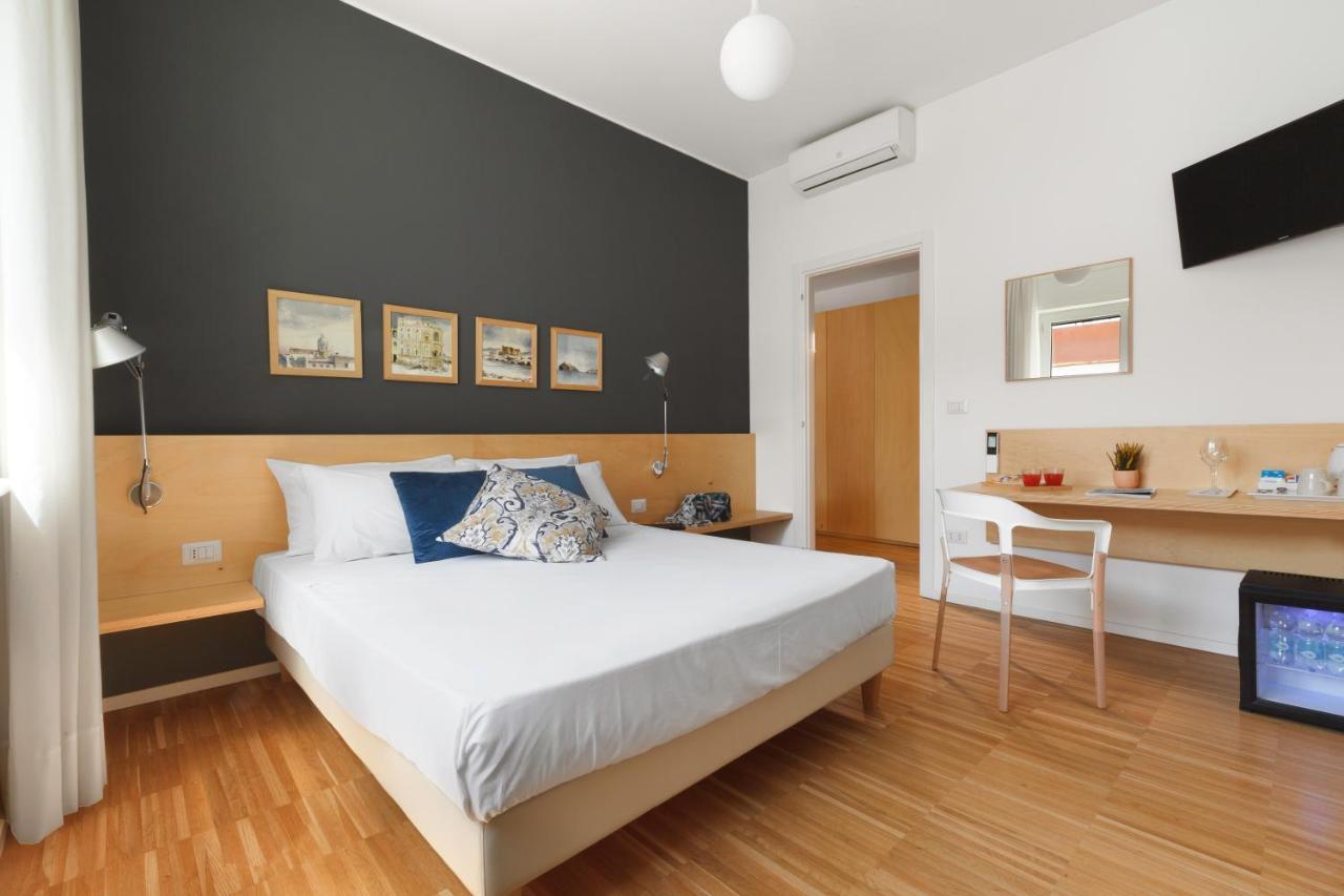 Vivaldo Suite Piazza Dei Martiri - Guest House Naples Extérieur photo
